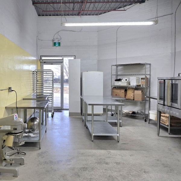 An entry-level, well-appointed bakery kitchen ideal for new businesses and smaller operations that specialize in baking a wide variety of products.